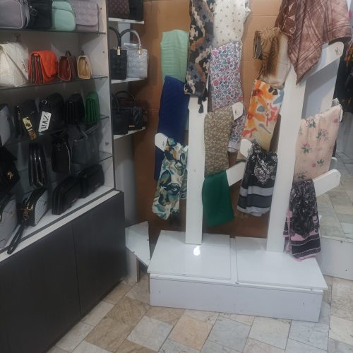 واگذاری مغازه با کلیه اجناس و دکور زیر قیمت…..