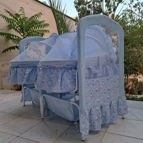 گهواره کودک دوقلو