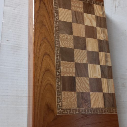 صفحه شطرنج و تخته معرق وساده