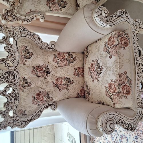 یک دست مبل سلطنتی