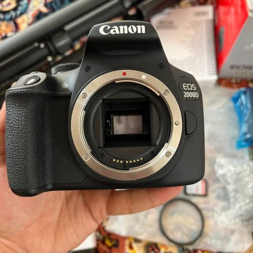 دوربین نو 2000D با تجهیزات