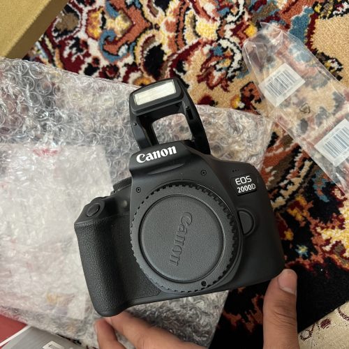 دوربین نو 2000D با تجهیزات