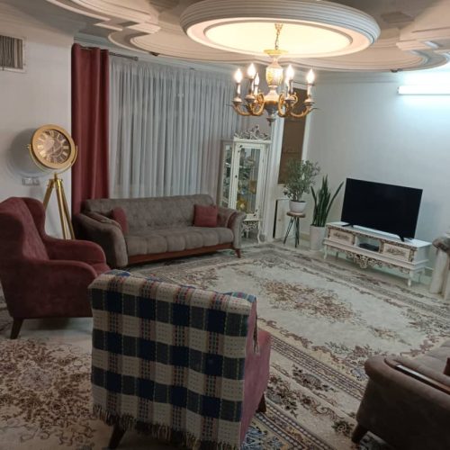 آپارتمان همکف جنوبی ثمانه , فرامرز عباسی