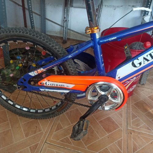 دوچرخه سایز 20 در حد نو.کاملا سالم.بدنه آهن.ترمز جلو و عقب دیسک