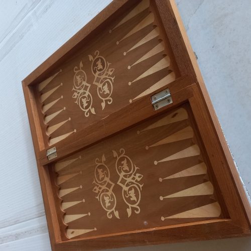 صفحه شطرنج و تخته معرق وساده