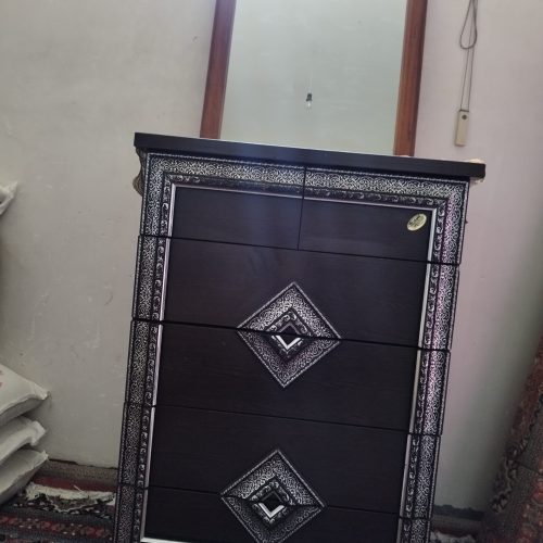 میز ارایشی تمیز و شیک