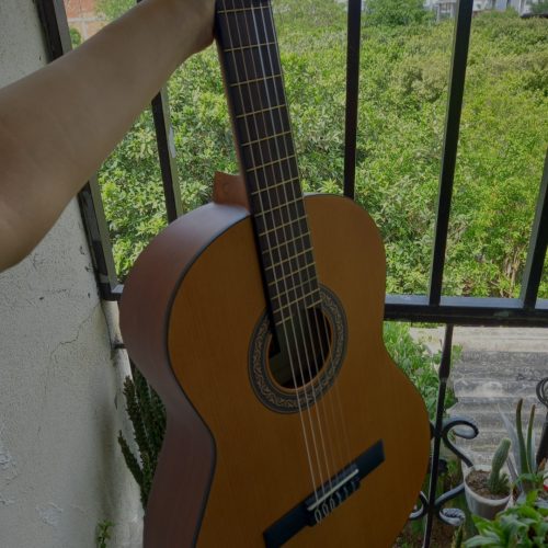 گیتار یاماها c40 c 40 و پارسی m2 m2 یک‌هفته خریداری شده