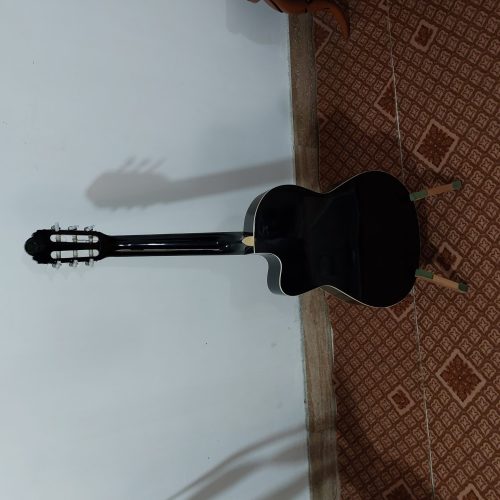 گیتار کلاسیک (کلاریس) آلن خور با تمام وسایل(کیف،کاپو،پیک،گلسو…)