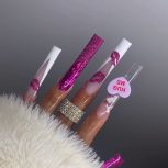 خدمات کاشت ناخن  .ستاره نقره ایی