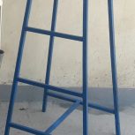 چهارپایه اهنی.