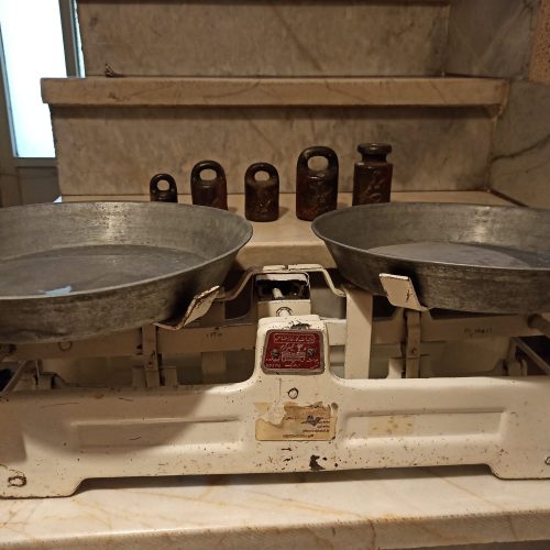 ترازوی سنگی قدیمی