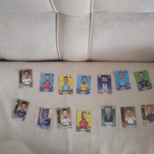 گوشی بازی به زارن کنار کارت بازی کنن