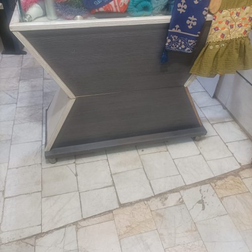 واگذاری مغازه با کلیه اجناس و دکور زیر قیمت…..