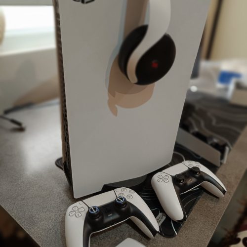 Ps5  دو دسته و هدست و شارژر دسته