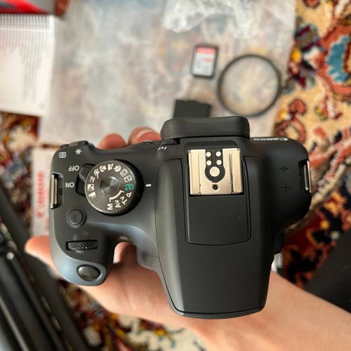 دوربین نو 2000D با تجهیزات