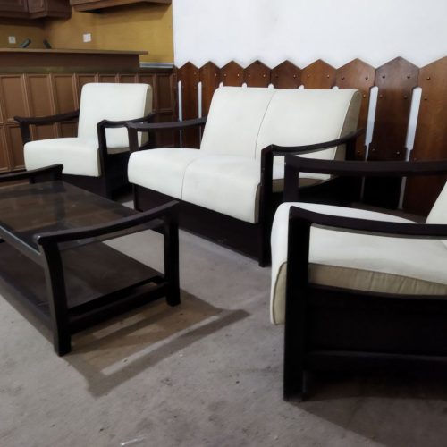 مبلمان چوبی