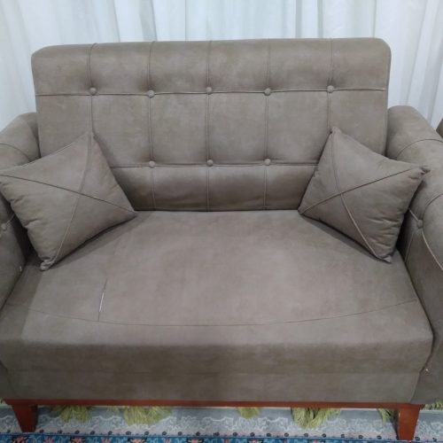 مبل هفت نفره فقط دونفرش یه پارگی داره  کنسل هم سه جاش رنگ پردگی داره کوچیک