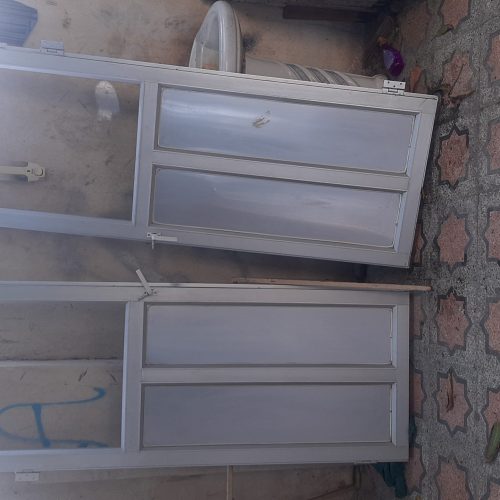 دو عدد درب حمام ودسشوئئ نو کآ نکرده