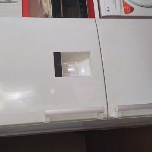 یخچال فریزر مارک Hyundai_فریزر 4کشو_یخچال 3طبقه و 2کشوپایین_مخزن اب سردکن 2لیتری_چندطبقه ی تودری یخچال وفریزرهم داره