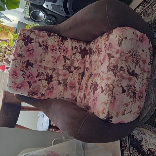 مبل نیم ست 4 نفره در حد نو با میز وسط