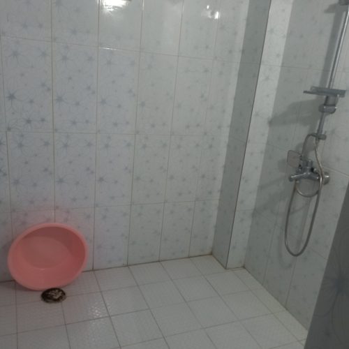 با سلام ویلا اجاره ای تمیز و بزرگ دارای کولر گازی و اب و برق و گاز