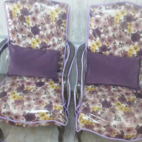 1 دست مبل 5 نفره و یک میز 6 نفره به همراه صندلی