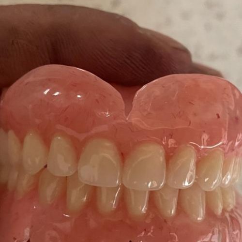 مرکز خدمات عمومی و تخصصی دندانپزشکی