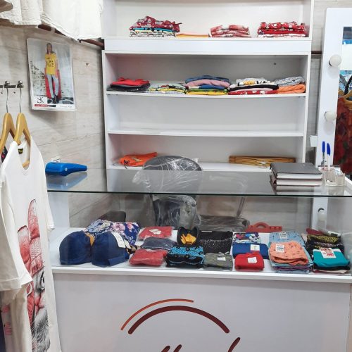 میزپیشخوان، قفسه و آینه چراغ دار