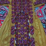 یک دست لباس دست دوز نو اماده بفروش میرسد