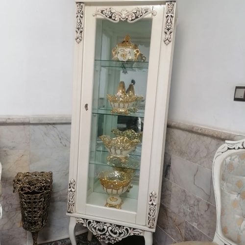 گنجه با وسایلای داخلش