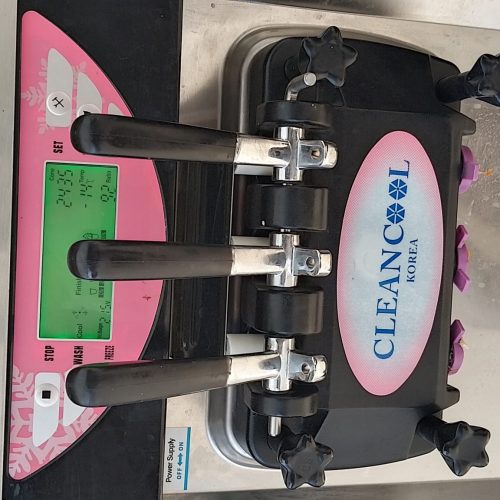 فروش یک دستگاه. بستنی قیفی