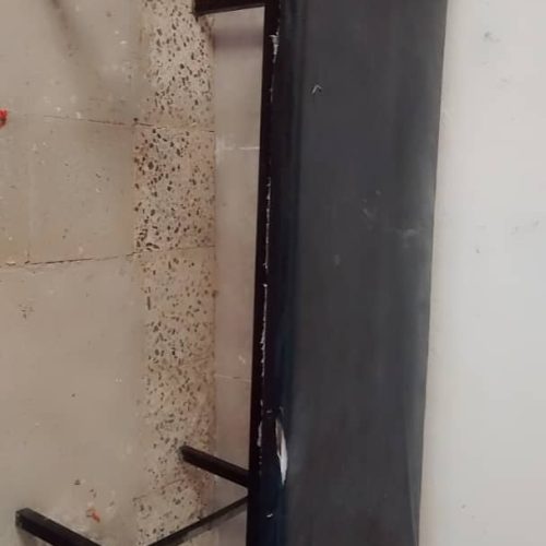 تعدادی وسایل آرایشگاه زنانه بفروش میرسد