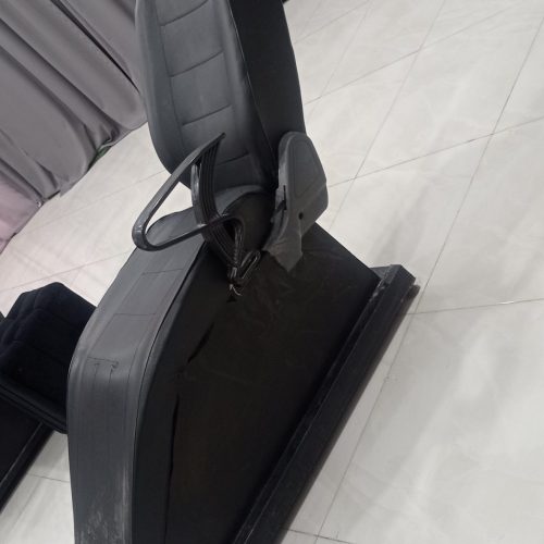 فروش دوعدد صندلی اصلاح و یک عدد سرشور سالنی