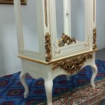 ویترین نقاشی شده و ورق‌طلا