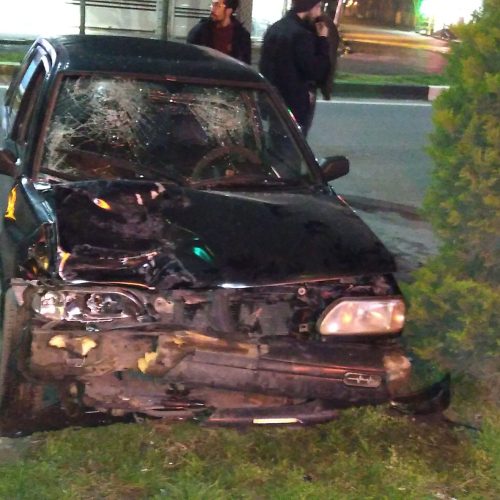 پرایدتصادفی مدل 82سرشاسی فقط ضربه خورده سقفوستون سالم