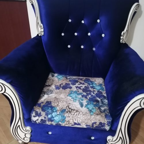 مبل راحتی 7 نفره با میز ناهار خوری 4 نفره