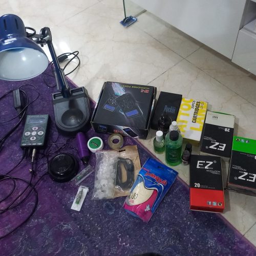 دستگاه تتو به همراه کلیه وسایل رنگ سوزن پک کامال