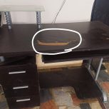 میز تحریر و‌کامپیوتر