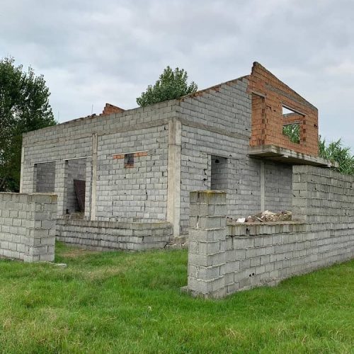 زمین با ساخت نیمه کاره