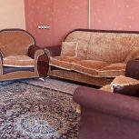 مبلمان 7 نفره در حد نو رنگ طلایی دسته چرم