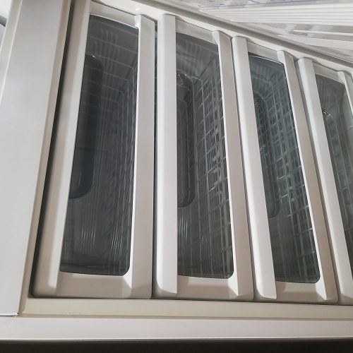 یخچال خیلی خوبی و تمیزی و به علت کمبود جا میفروشم