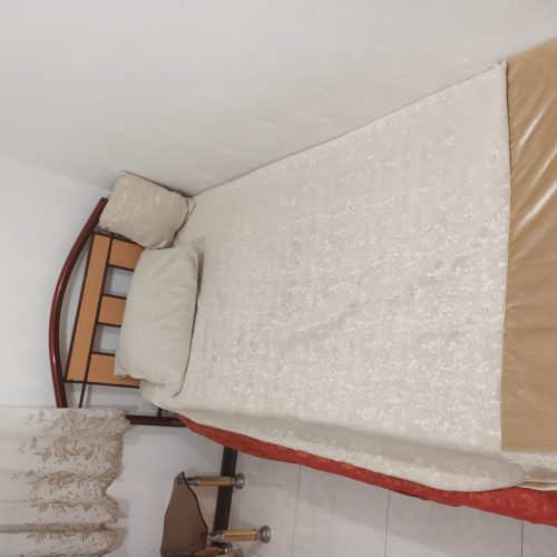 دو عدد تخت یک نفره همراه با تشک