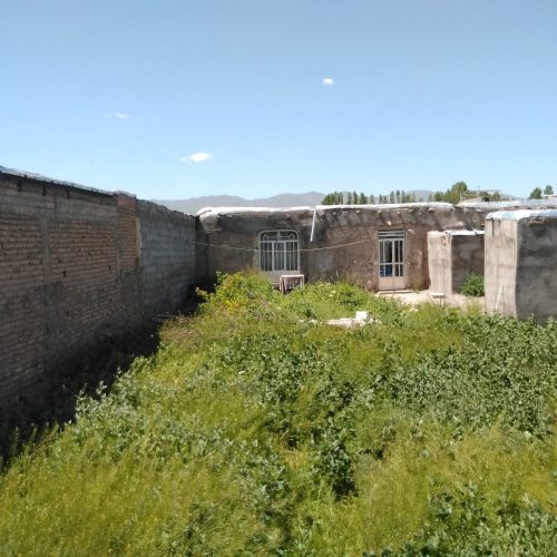 یک باب حیاط مسکونی در شهر مهربان