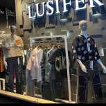 به تعدادی فروشنده خانم جهت تکمیل کادر فروش در فروشگاه پوشاک زنانه نیازمندیم