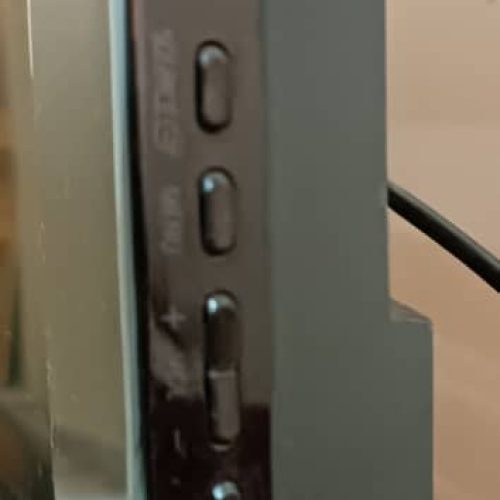 تلویزیون 42 اینچ همراه میز