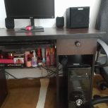 فروش یک دستگاه رایانه با میزوصندلی