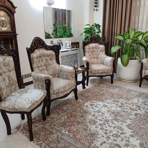 مبل 9 نفره چوب اصل، همراه نهارخوری هشت نفره، میز تلویزیون، چهار عدد صندلی اپن