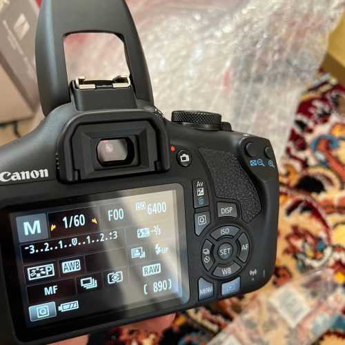 دوربین نو 2000D با تجهیزات