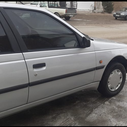 ماشین بدون ضربه و سالم هست با ماشین دنا هم معاوظه میکنم، کف پرسی،شیشه دودی،اتاق بدون پوسیدگی کاملا سالم