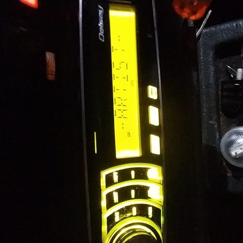 یک دستگاه ضبط صوت ماشین